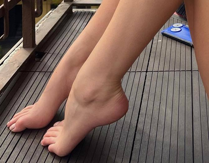 Phillipa soo feet hotsell